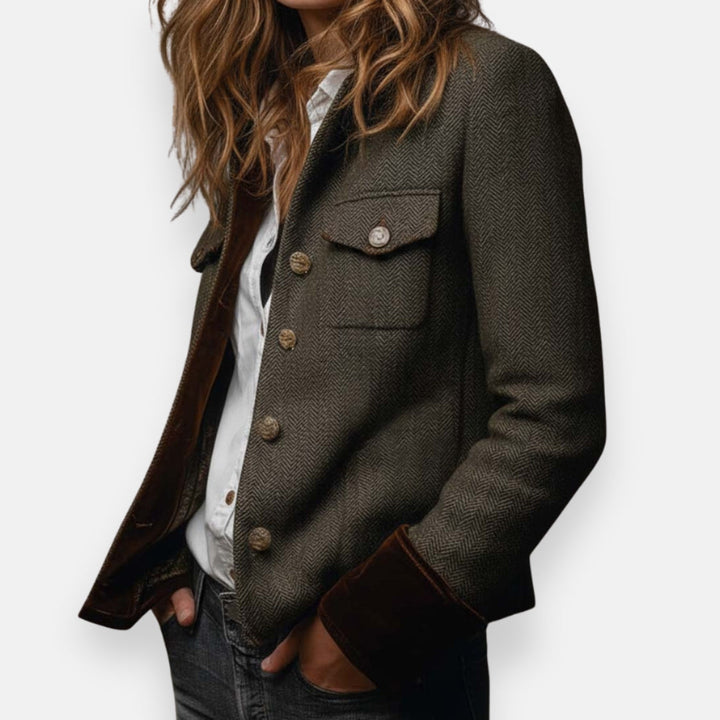 Elena | Tweed-takki samettiyksityiskohdilla