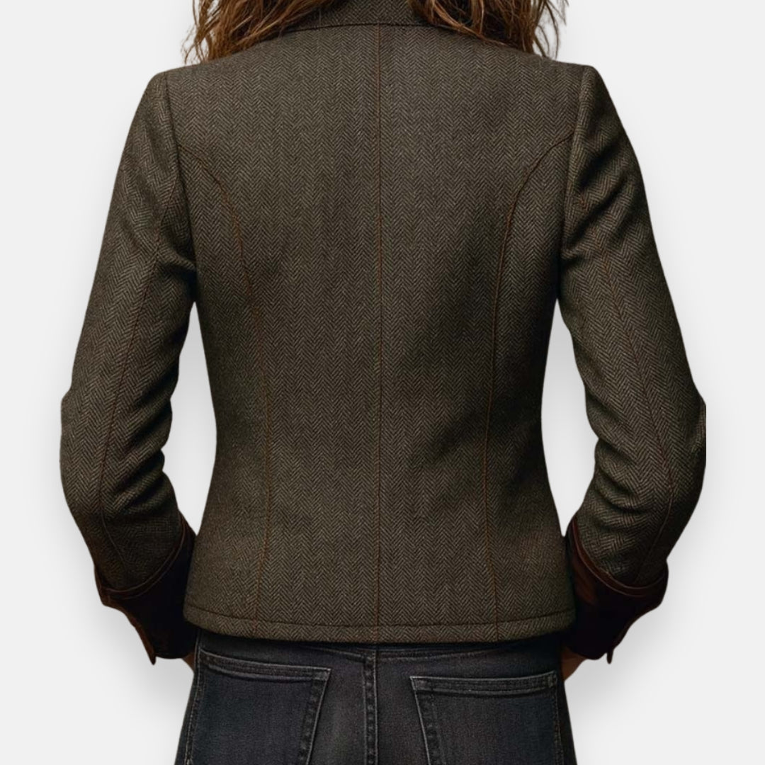 Elena | Tweed-takki samettiyksityiskohdilla