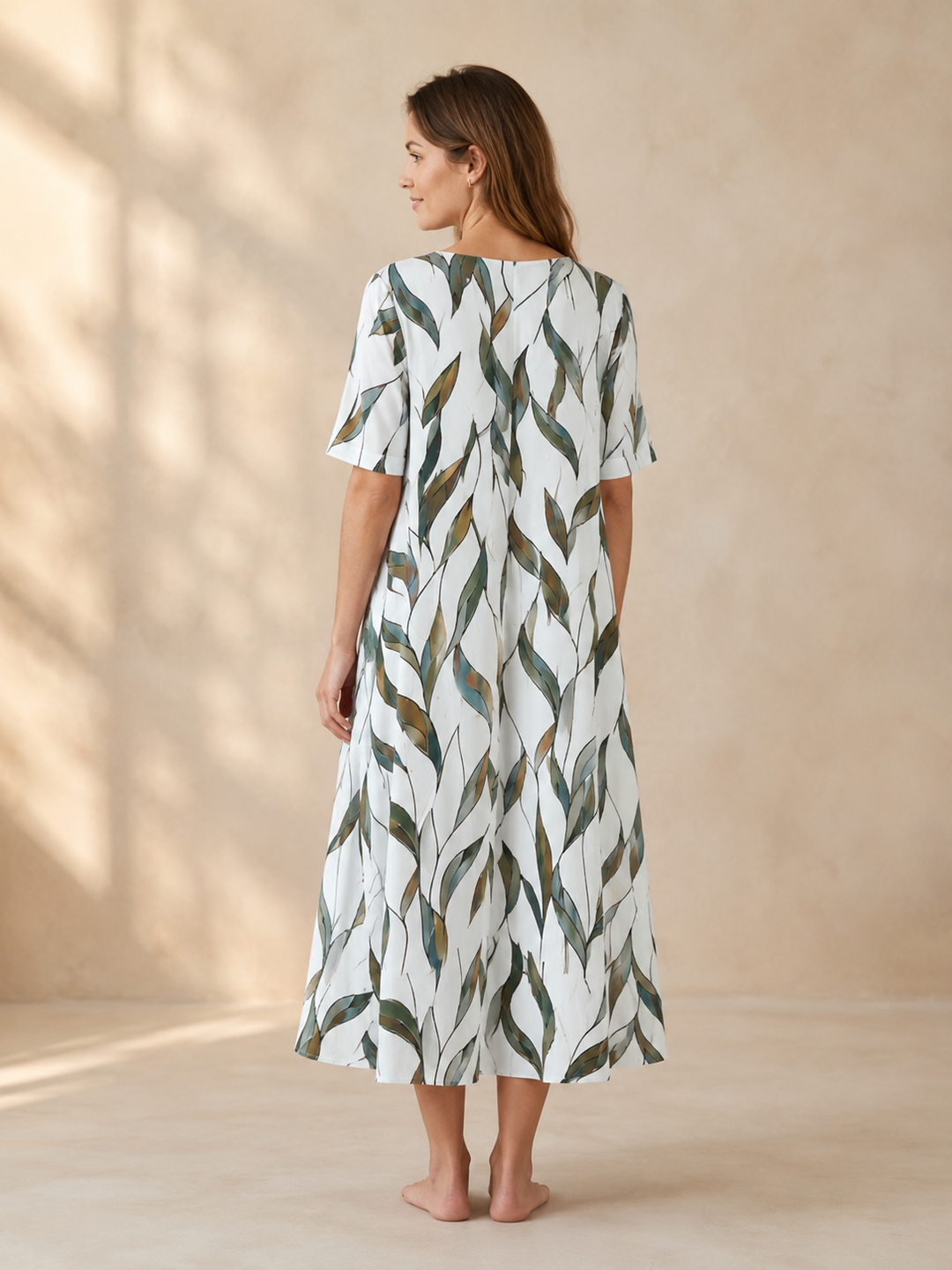 Marina | Kukkaprinttinen laskeutuva midimekko