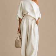 Lisa | Off-shoulder-toppi ja istuvat housut