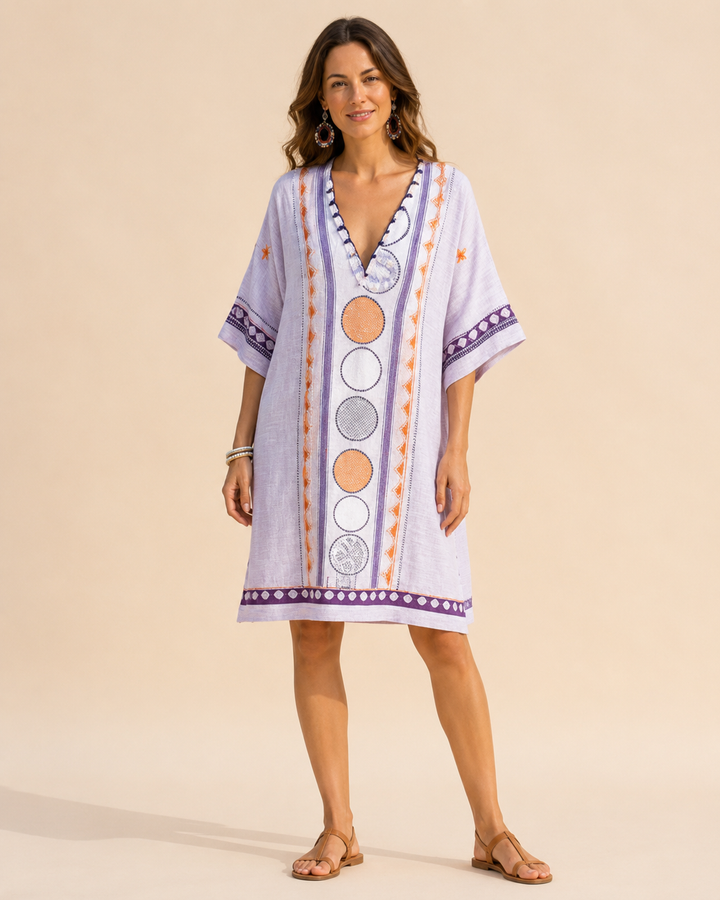 Lyhyt kirjottu violetti mekko