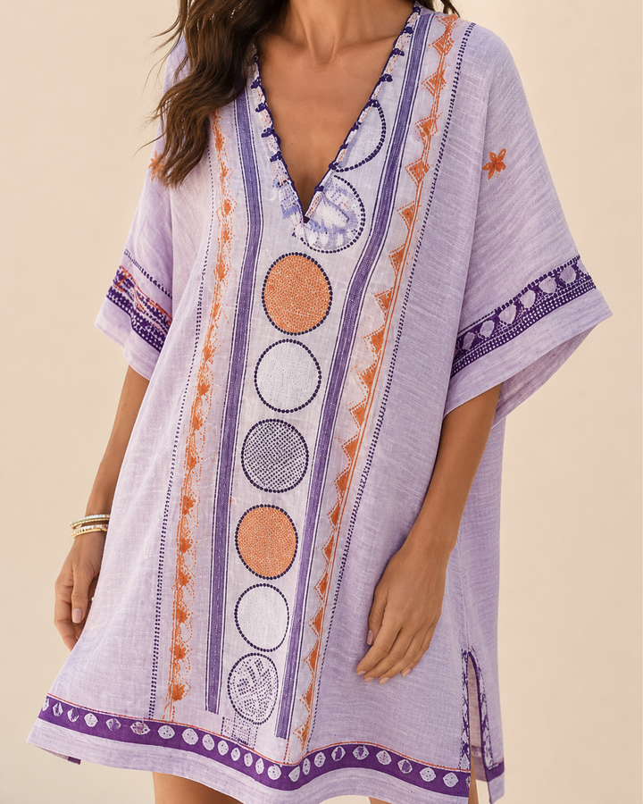 Lyhyt kirjottu violetti mekko