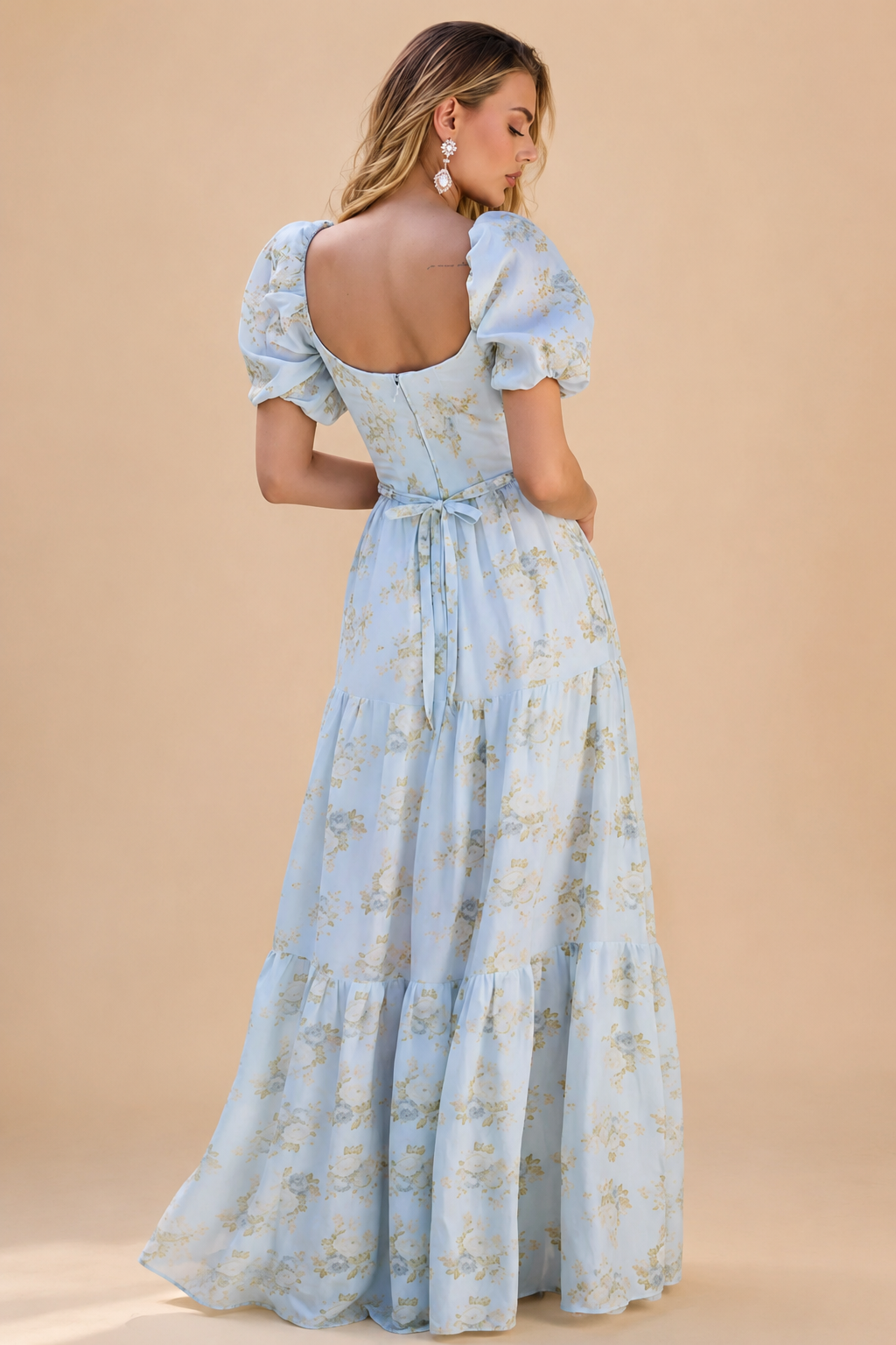 Selja | Vestido floral com recortes delicados