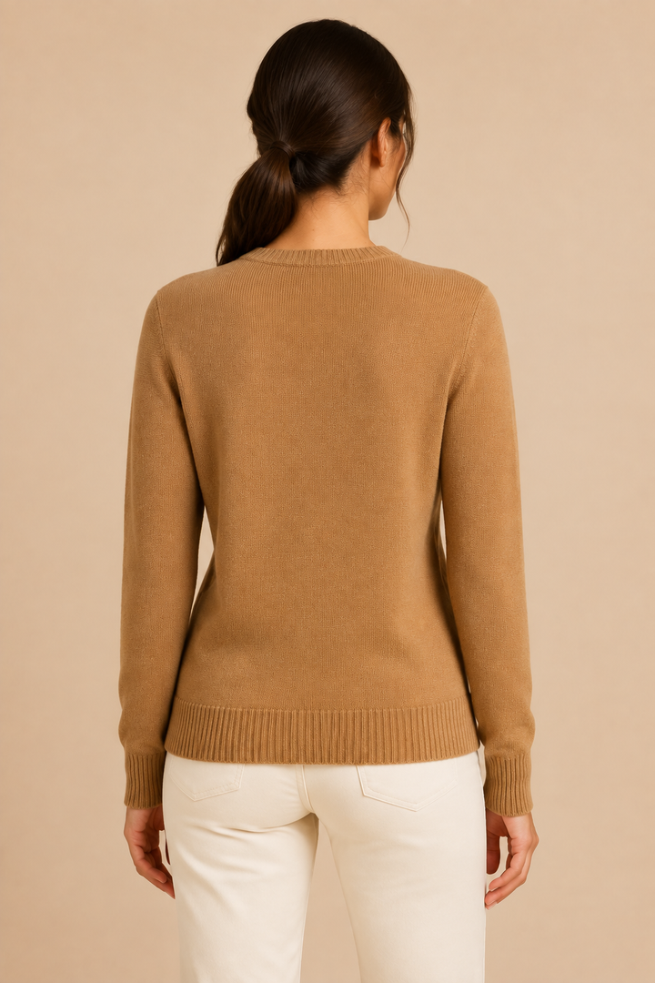 Women’s knitted sweater with round neckline and ribbed hem