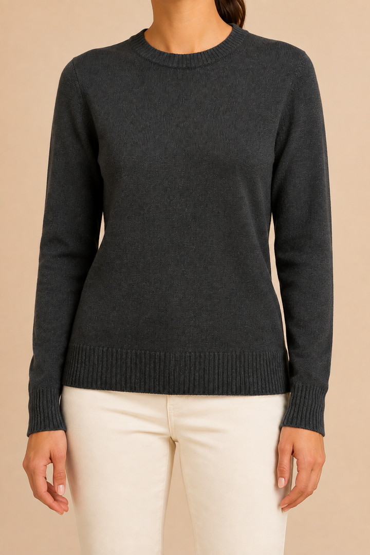 Women’s knitted sweater with round neckline and ribbed hem